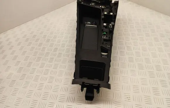 Peugeot 308 Center console T0550203