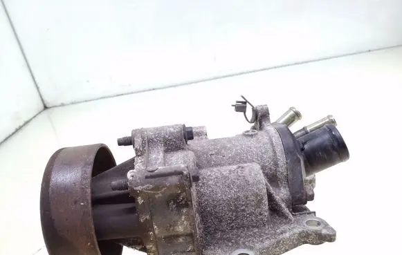 Nissan Qashqai Water pump 038123