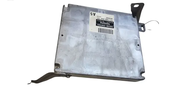 Toyota Avensis T250 Engine control unit/module 8966105A52