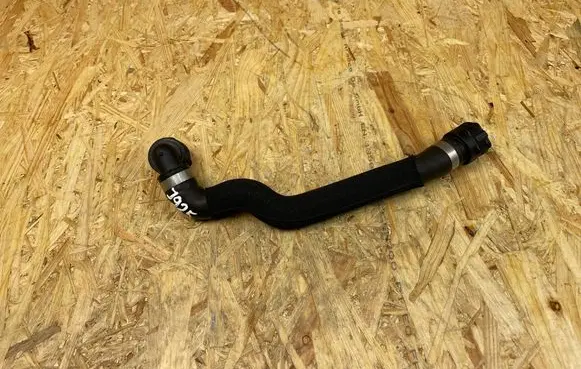 Mercedes-Benz C W205 Engine coolant pipe/hose
