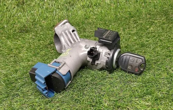 Ford Fiesta Ignition lock 8V513F880DD