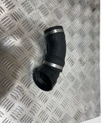 BMW 5 E60 E61 Intercooler hose/pipe 7789048