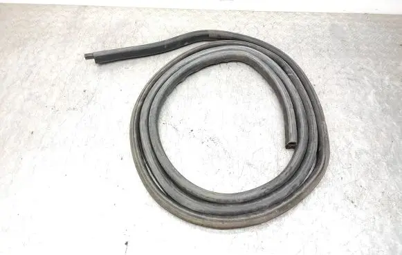 Volkswagen Multivan T5 Trunk rubber seal (body) 