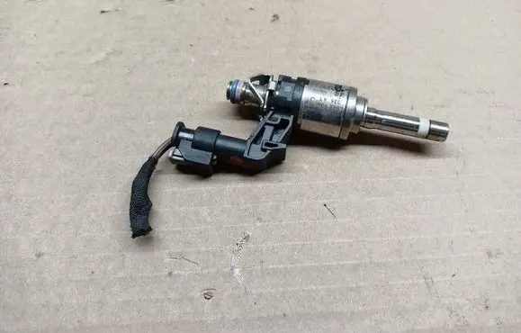 Skoda Scala Fuel injector 04E906036AT
