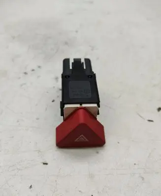 Volkswagen Tiguan Hazard light switch 5M0953509A 5M0953509