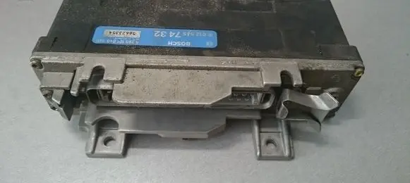 Mercedes-Benz E W124 ABS control unit/module 0055457432 0265101040