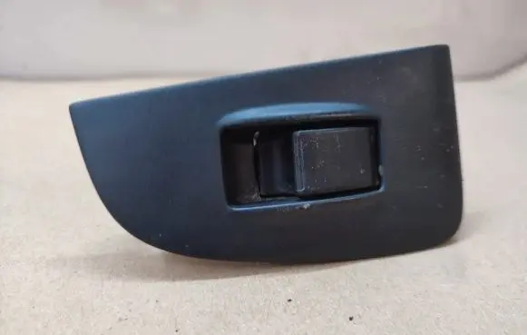 Toyota Avensis T250 Electric window control switch 7423105140