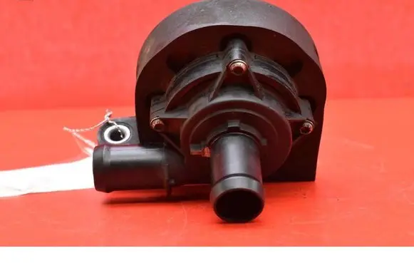 Opel Ampera Water pump 13592753