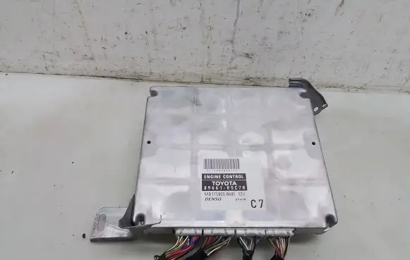 Toyota Avensis T250 Engine control unit/module 8966105C70