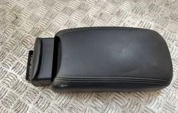 Peugeot 4007 Armrest