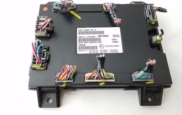 Tesla Model S Other control units/modules 101090700D