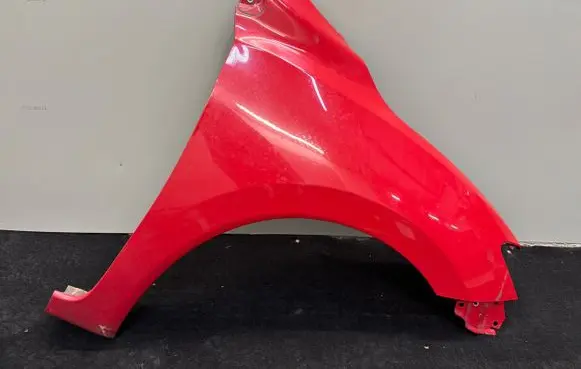 Nissan Pulsar Fender