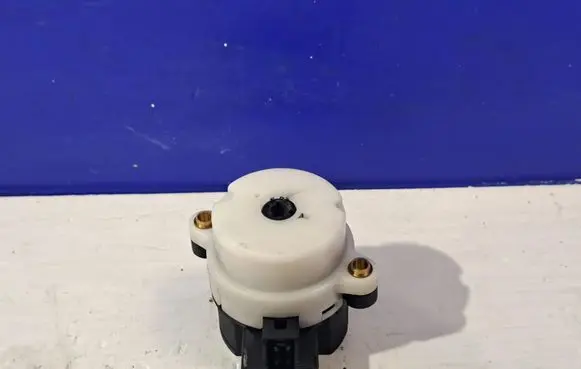 Volvo V70 Ignition lock 8645228