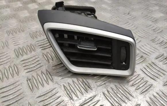 Nissan X-Trail T32 Dashboard side air vent grill/cover trim