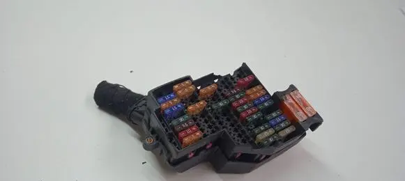 Volkswagen Touareg II Fuse module 7P0941828C
