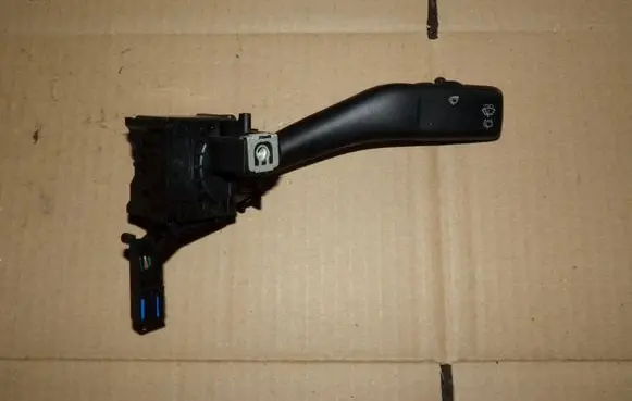 Volkswagen Golf V Wiper control stalk