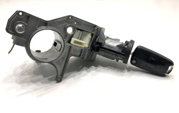 Opel Zafira B Ignition lock 2421430
