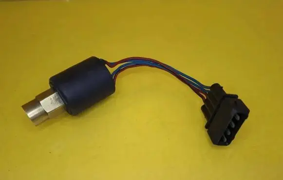 Volkswagen PASSAT B3 Air conditioning (A/C) pressure sensor 