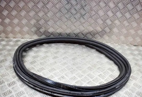 BMW i3 Trunk rubber seal (body) 7296906