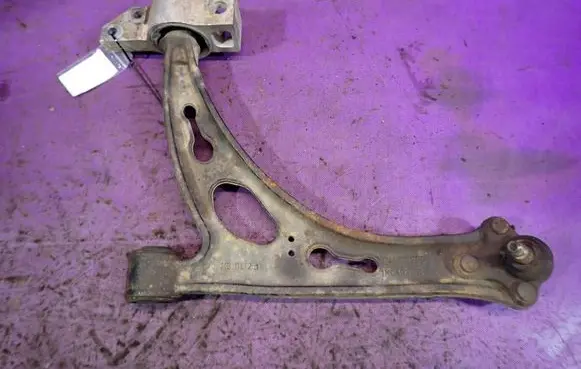 Volkswagen Touran I Front control arm