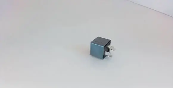 Volkswagen PASSAT B5 Other relay 8D0951253A