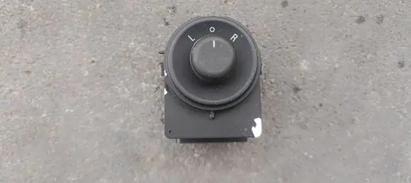 Chevrolet Cruze Wing mirror switch 13272182