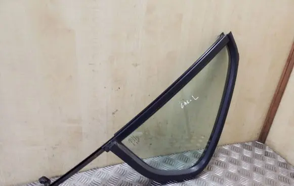 Opel Frontera B Rear vent window glass 