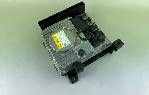 Volkswagen Golf VIII Voltage converter inverter 5WA959663A 5WA907332