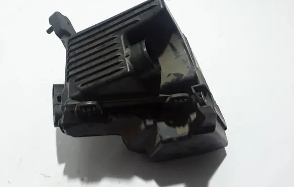 Renault Twingo III Air filter box 8201394903