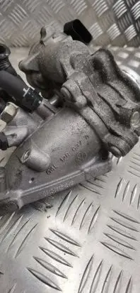 Volkswagen PASSAT B8 Throttle valve 04L128637A