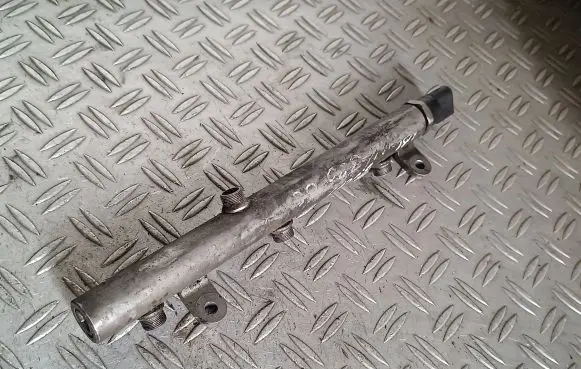 Mercedes-Benz ML W164 Fuel main line pipe A6420700695 0281002504