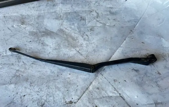Toyota RAV 4 (XA20) Front wiper blade arm