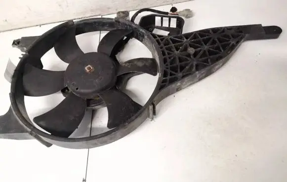 Nissan Navara D40 Radiator cooling fan shroud 92120eb400