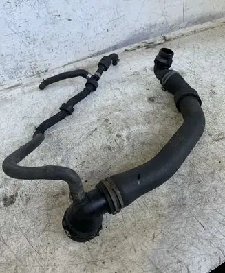 Volkswagen Golf VII Engine coolant pipe/hose