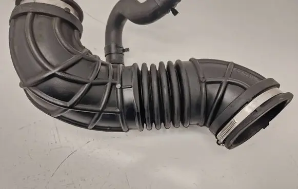 Chevrolet Captiva Air intake hose/pipe 20998611