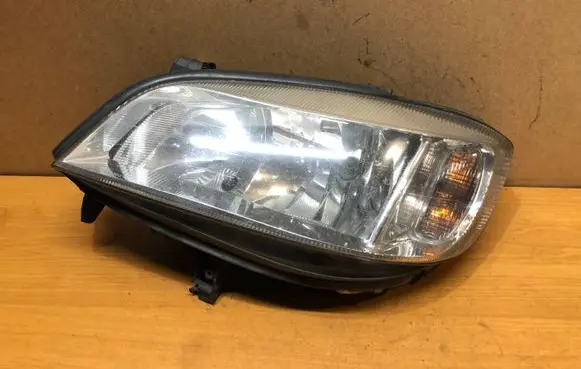 Opel Zafira A Headlight/headlamp 89100054