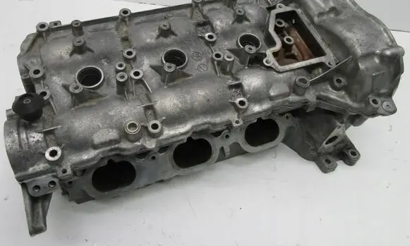 Mercedes-Benz R W251 Engine head 