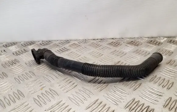 Volkswagen PASSAT B7 Breather hose/pipe 1K0129637D