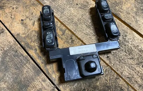 Mercedes-Benz E W210 Electric window control switch 2108214151 A2108214151