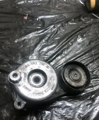 Jeep Grand Cherokee (WK) Alternator belt tensioner A6422000010