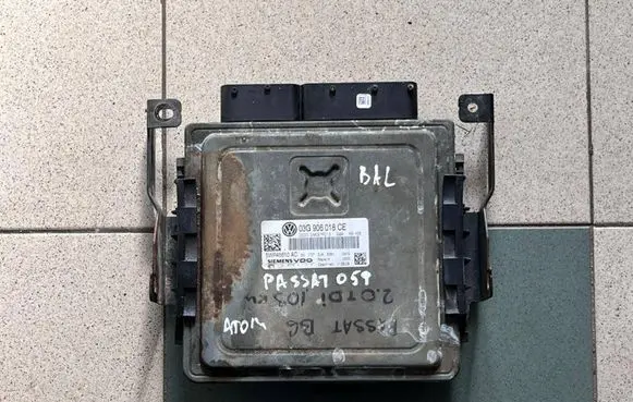 Volkswagen PASSAT B6 Engine control unit/module 03G906018CE 5WP45610AC