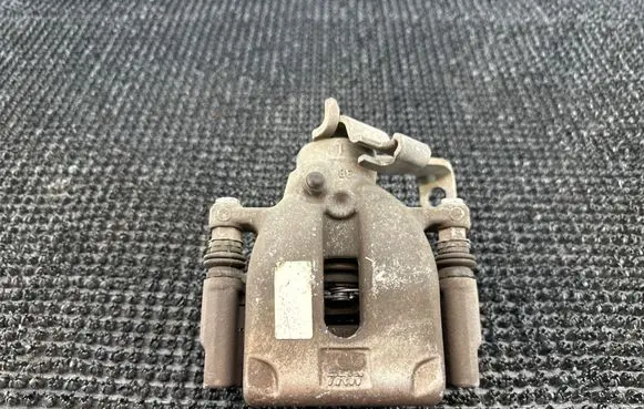 Peugeot 3008 I Rear brake caliper 