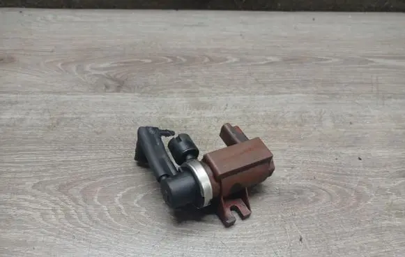 Volvo V50 Turbo solenoid valve 70096602 9650098380