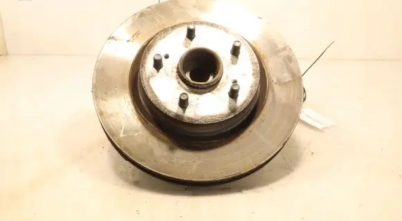 Suzuki Grand Vitara II Front wheel hub spindle knuckle