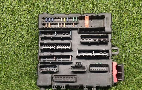 Opel Vectra C Power management control unit 13125488 519032106