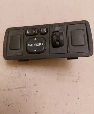 Toyota Avensis T250 Wing mirror switch 183575