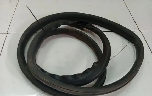 Volvo V50 Rubber seal rear door 