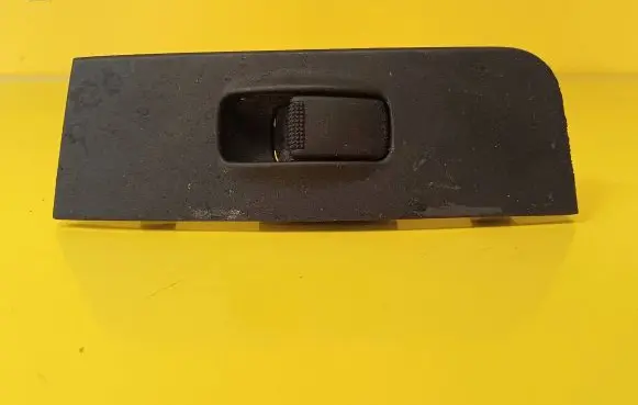 Hyundai Matrix Electric window control switch 9358017500