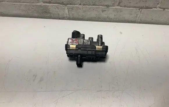 BMW 3 E92 E93 Turbine electric control actuator 4933519400 6NW01009902
