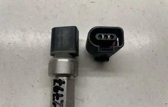 Audi A4 S4 B8 8K Air conditioning (A/C) pressure sensor 1K0959126E